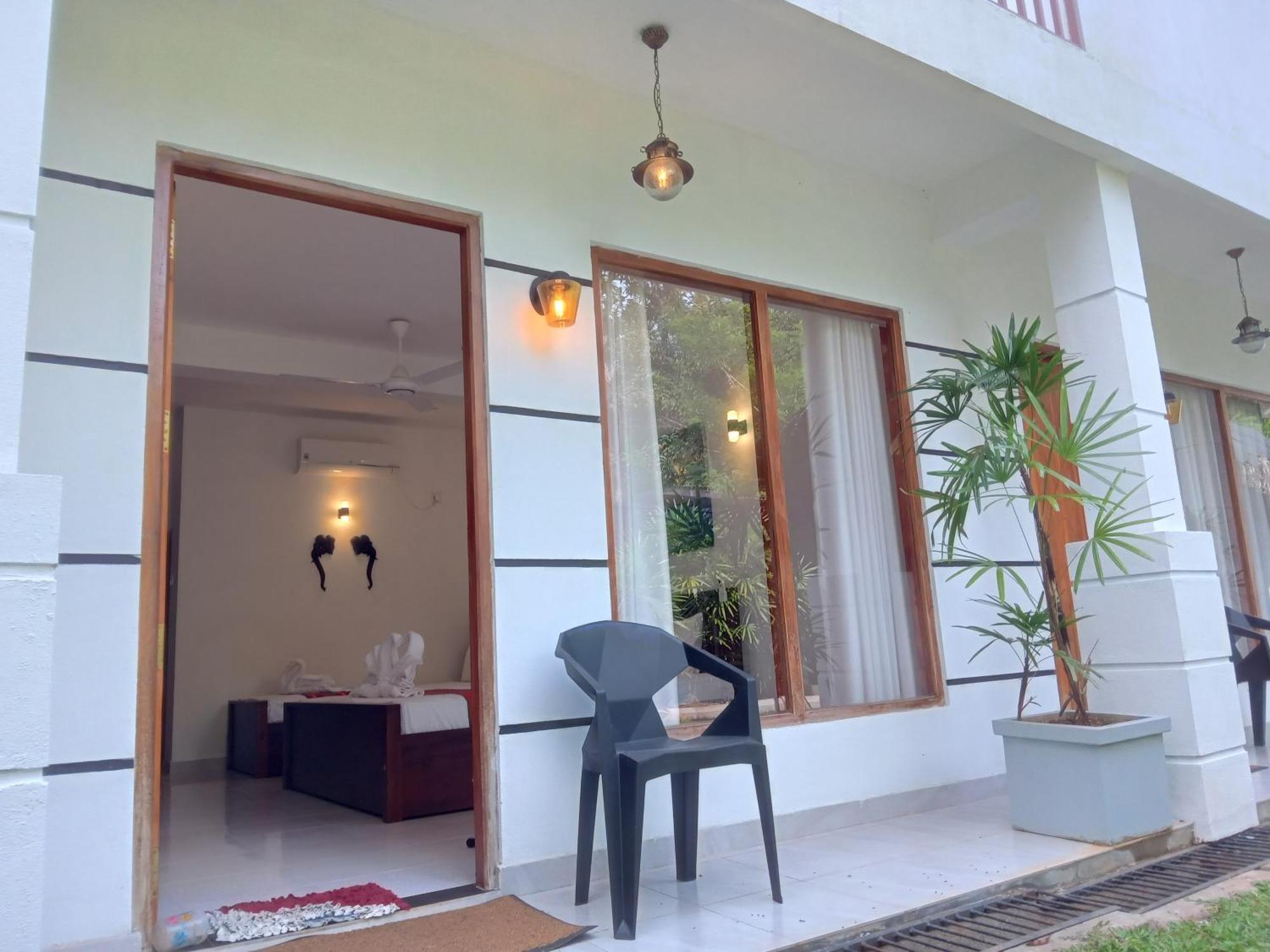 White Rose Safari Home Stay Udawalawe Luaran gambar